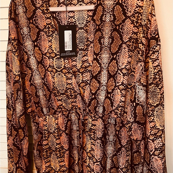 PrettyLittleThings Rumper - Picture 3 of 3